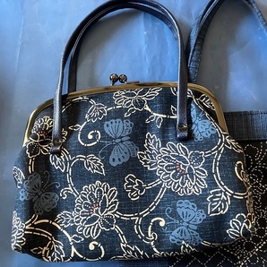 ☆美品☆藍染風バッグ☆着物にもあいそう☆17×23サイズ蝶と牡丹柄入り☆両面柄入り☆ガマ口バック☆ネコポスにて発送☆