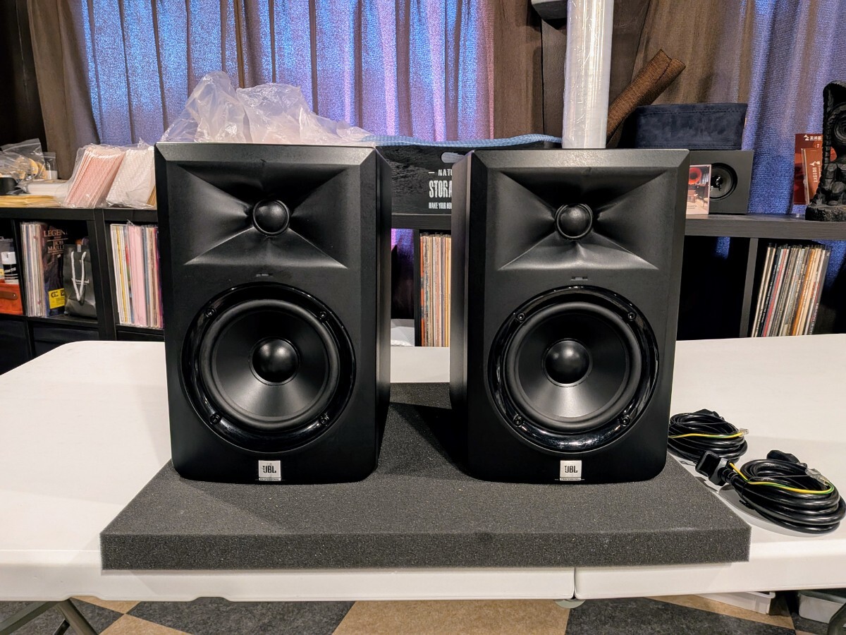 Amazon | JBL LSR305 5インチ2ウェイパワードスタジオモニター