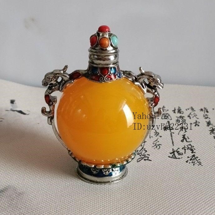 A Chinese Carved Red Coral Snuffbottle 19/20 century 红珊瑚