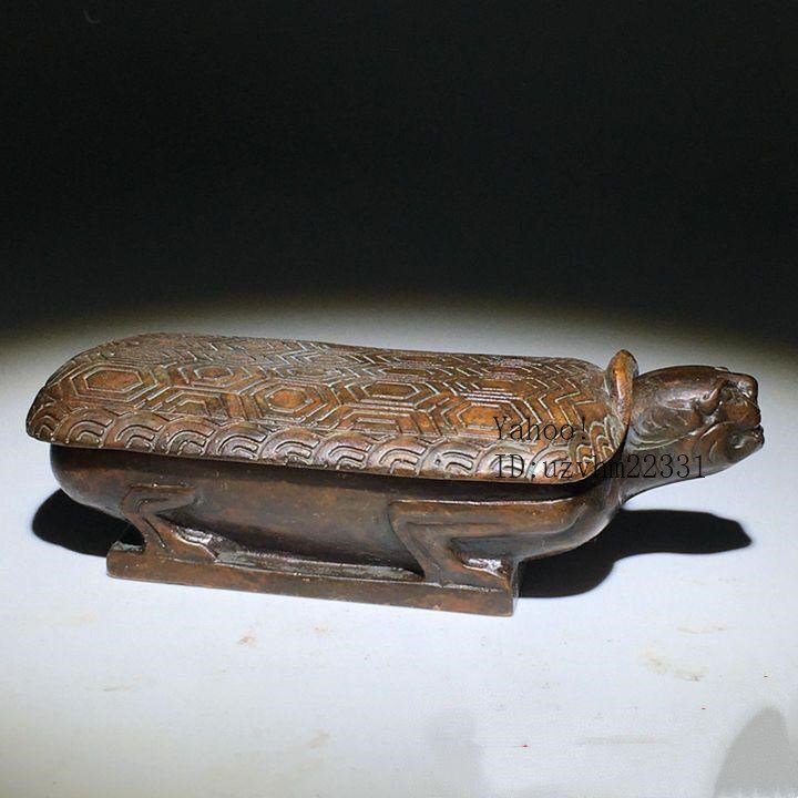 Bonhams : A rare Imperial gilt-bronze archaistic ritual bell