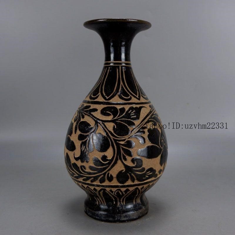 中国 磁州窯 鉄絵 刻花卉文 盤口瓶 M R8618H
