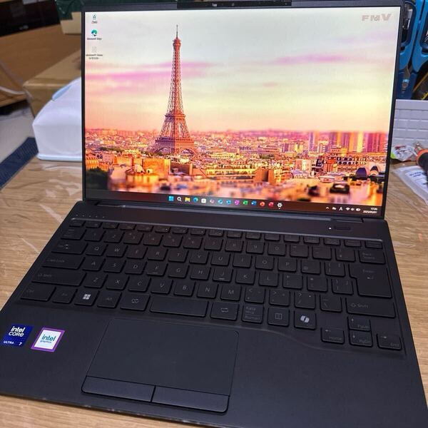 新品同様 富士通 LIFEBOOK WU5/J3 intel core ultra 155U メモリ16gb SSD 512gb