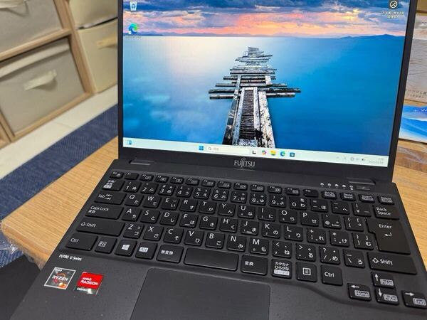 美品 富士通 LIFEBOOK U9311 (UH75/H3) Ryzen7 5700U メモリ 16gb SSD 512gb