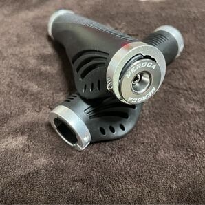 シルバー 銀 通気性 ハンドルバー 自転車 マウンテンバイク MTB クロスバイク エルゴグリップ アルミキャップ