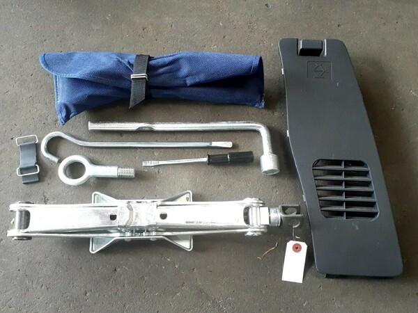 GB3 フリード 車載ジャッキ パンタグラフジャッキ 車載工具 1100kg 83733-SYY-J010-M1 ホンダ 89310-SFE-003 83733-SYY-J01