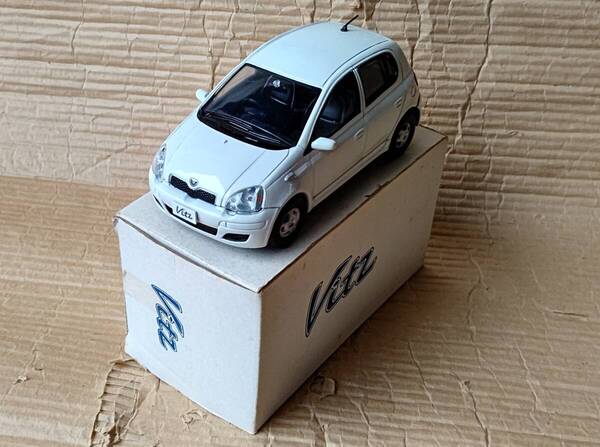 ☆販促用非売品 希少品 TOYOTA トヨタ Vitz ヴィッツ 1/24 ディーラー粗品 ミニカー 車 モデルカー 企業物 平成レトロ