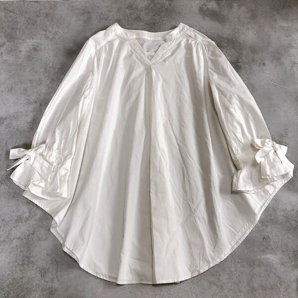 バースデーバッシュ V NECK PULLOVER SHIRTVネック プルオーバー ブラウス シャツ フレア リボン 手洗い可 ホワイト 白 ゆったり