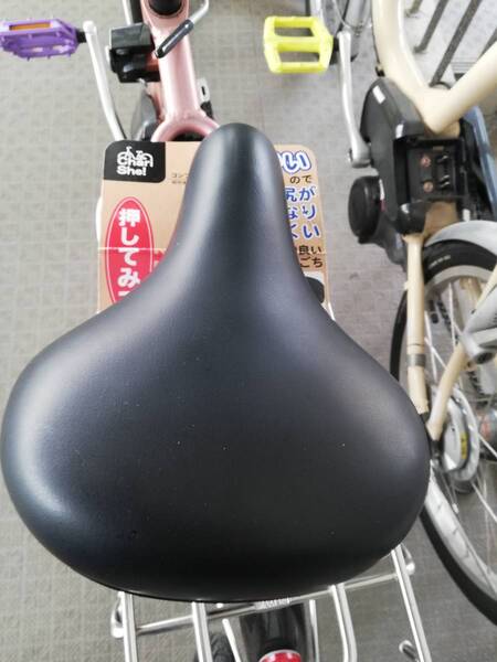 柔かいサドル アサヒサイクル製コンフォートモデル 黒 新品 後方リフレクタ内蔵 ママチャリ・シティ車・小径車