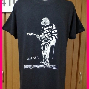 送料無料【新品】カートコバーンギターイラスト半袖TシャツL ブラック 希少プリント柄! Kurt Cobain NIRVANA ニルヴァーナ ニルバーナ