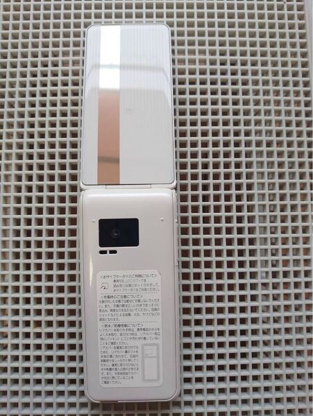 美品 P-01J ホワイト docomo panasonic 液晶保護フィルム