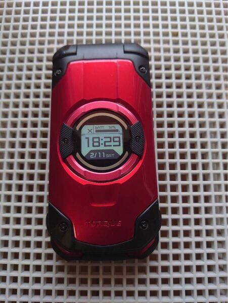 美品 KYF33 TORQUE X01 レッド 京セラ au