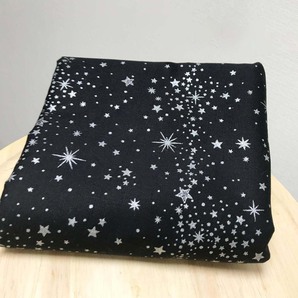 【綿オックス】銀の星柄ドット柄はぎれ生地★銀河の布コットン50cmブラック黒ラメ