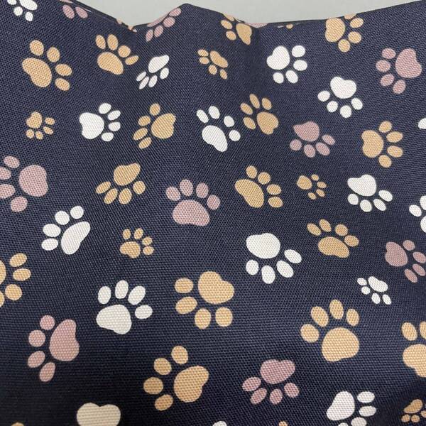 オックス生地50cブラック地ミニ足跡柄はぎれ布★ワンコ猫ねこネコ犬アニマル肉球