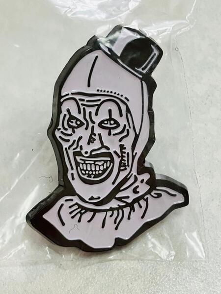 新品 送無★☆ピンバッジ ホラー映画 テリファー イメージ☆★カワイイ オシャレ ホラー TERRIFIER ピンバッチ デッドバイデイライト