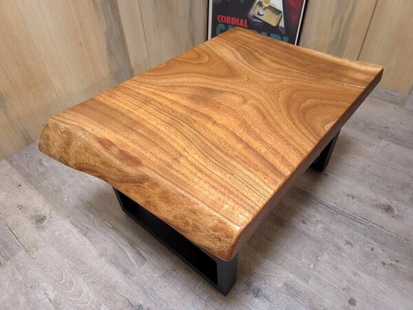 ■新品■特別出品■高額品■極上杢目■最高級 楠 一枚板 センターテーブル 鉄脚 アイアン脚 座卓 テーブル 無垢材 天然木 木目 高級品 クス