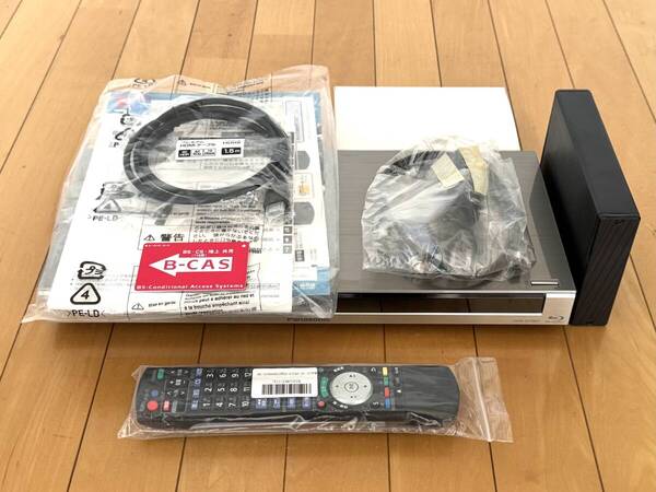 【HDD容量:3TB 新品SEAGATE製HDD交換済+外付け2TB(SEAGATE製)】★ Panasonic DMR-BZT860 3番組同時録画★《新品リモコン付き》★2013製★