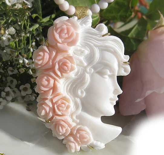 新品 Giovanni Romano作 ピンク コンクシェル カメオ K18 SILVER ペンダントブローチ【連なるピンクの美しい薔薇】女性 ローズ