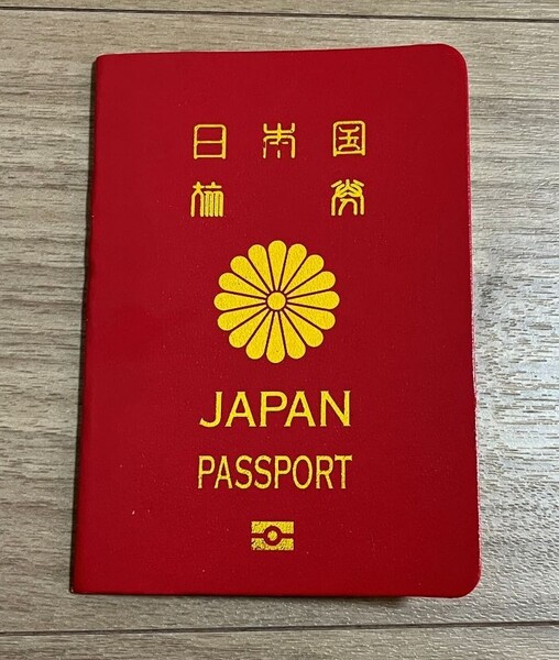 【訳あり】 パスポート メモ帳 日本 裏表紙にしわの線 多用途 サイン帳 ノート スタンプ帳 小物 人気商品