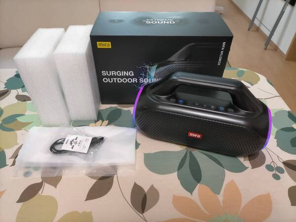 中古美品 MIFA WildBox Bluetoothスピーカー Bluetooth5.3 60W出力 Type-C充電 2way LED発光