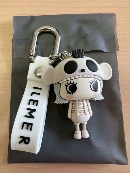 超フォロー割【新品未使用】イルメールハッピーチャーム キーホルダー ホワイト