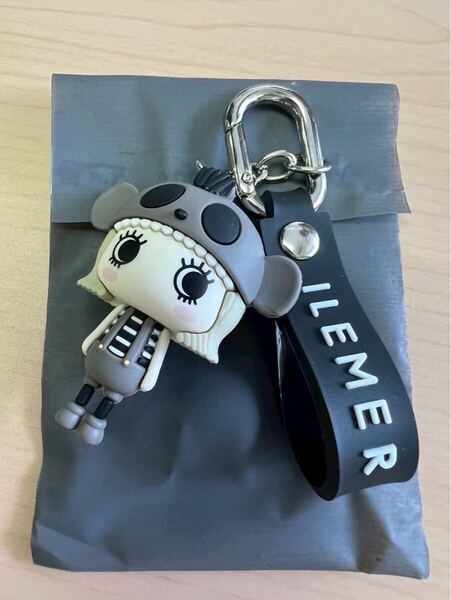 超フォロー割【新品未使用】ILEMER ハッピーチャーム キーホルダーグレー