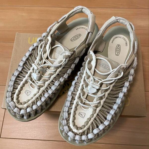 KEEN UNEEK (キーン ユニーク)FLAT SAFARI SILVER BIRCH 26.5cm