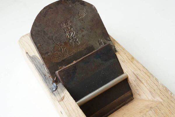 2410_7【送料無料】鉋 寸六 柿鶴 Japanese carpenter plane