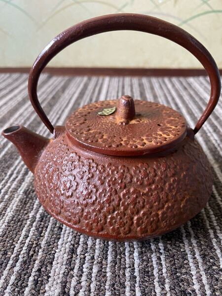 送料無料 未使用 鉄瓶 急須 南部鉄器 茶道具茶器 金属工芸 鉄器 アンティーク 鉄製 煎茶道具 在銘 鉄器
