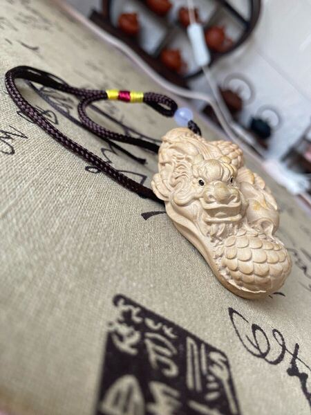 送料無料 仏教美術 龍 根付 細密木彫 一刀彫 リアル繊細彫刻(龍/竜/辰) 置物 飾り 柘植木彫りお守り 高さ7cm 古美術