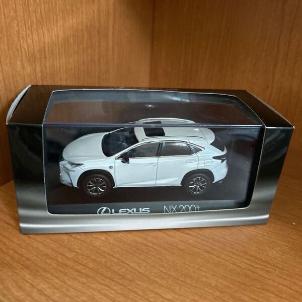 1/43 レクサス LEXUS NX 200t ミニカー ホワイトパール