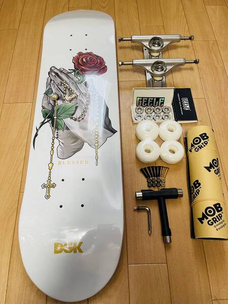INDEPENDENTチタン合金製同等品トラック使用 DGK ディージーケー スケートボード スケボー 8.0*31.75 コンプリートセット 合掌①