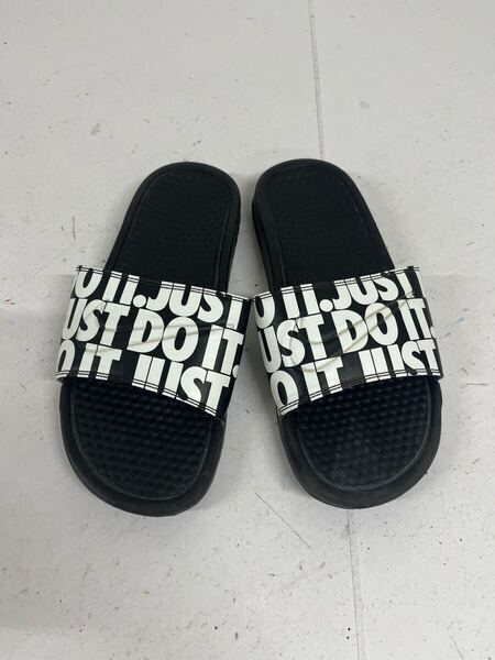 送料込み☆NIKE ナイキ サンダル ベナッシ サイズ25.0㎝ #70518mi549