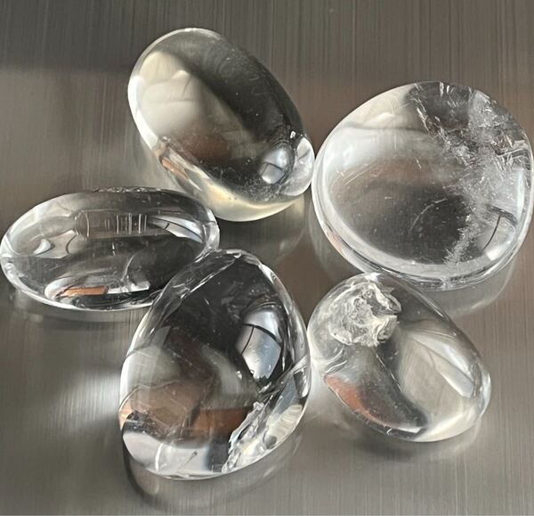 ◆新品◆透明!水晶磨きタンブル5個セット◆約34-14ミリ◆約98g◆ブラジル産◆天然石 クォーツ パワーストーン スフィア 4月 誕生石 原石