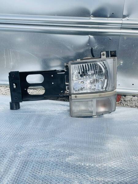 極美品 イスズ ギガ フォワード ギガ ヘッドライト ヘッドランプ ASSY いすゞ 純正 HID KOITO 110-21872 左 左側 動作確認済み 18751