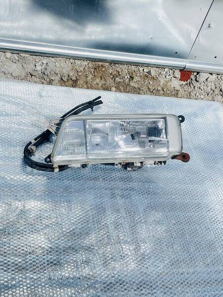 いすず イスズ ギガ ヘッドライト ヘッドランプ ASSY いすゞ 純正 HID 小糸 KOITO 100-21683 左側 左 動作確認済み 18753