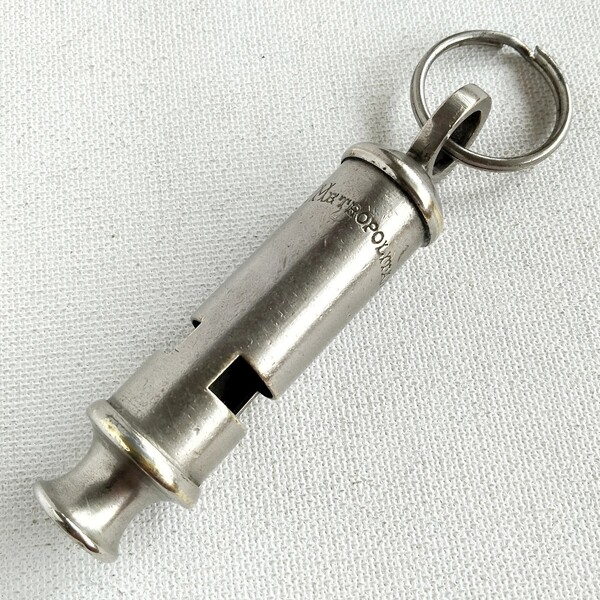 ビンテージ ホイッスル 笛 ネックレス ペンダント イギリス 縦型 真鍮 ブラス ビンテージ キーホルダー イギリス アンティーク
