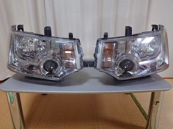 美品 ②デリカD5 CV5W CV1W CV2W CV4W 純正ヘッドライト 左右 早い者勝ち!