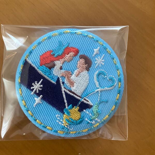 【スリーブ入り】Disney Characters ディズニー刺繍缶バッジビスケット ★リトルマーメイド
