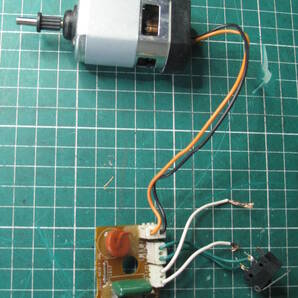 小型 AC100V モーター