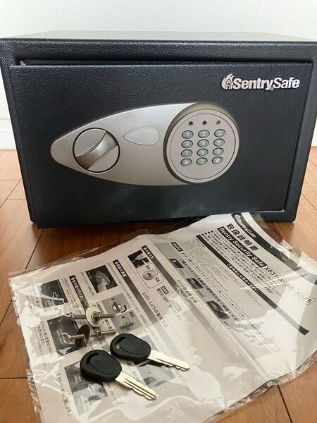 【Sentry Safe 】セントリー テンキー式 セキュリティ保管庫 X055 金庫 小型 コンパクト 鍵2本、固定ボルト、説明書付き 据置型