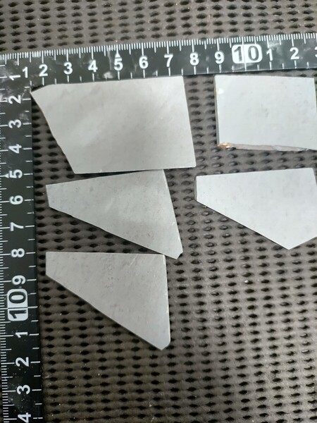 内曇 大判あり 特上品 純粋スライス 刃艶 内雲 刃紋 厚み約2mm 30.32g天然砥石 刃引 刀装具 刀 包丁 ナイフ 刀研磨 指甲砥