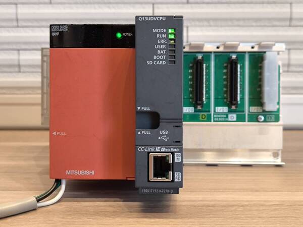三菱電機 シーケンサ Q13UDVCPU + Q61P + Q33B CPU、電源、ベースセット PLC 送料無料