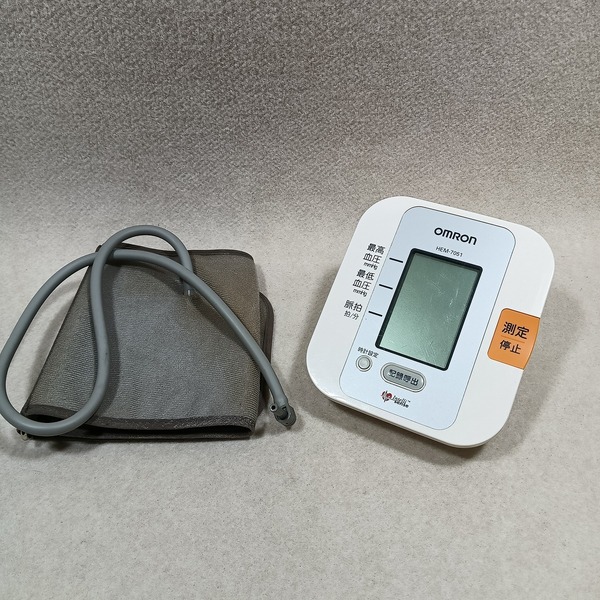 ●○オムロン 上腕式血圧計 HEM-7051 デジタル自動血圧計 OMRON○●