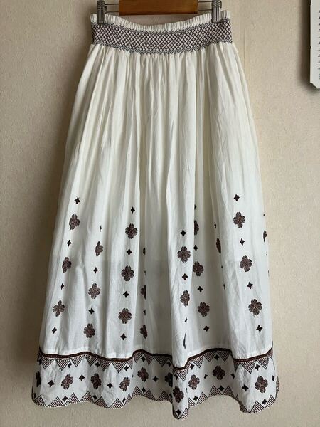 【美品】SLOBE IENA★スローブイエナ★刺繍★ふんわり★フレア★ロングスカート★コットン★ホワイト★ウエスト総ゴム★匿名発送★送料込