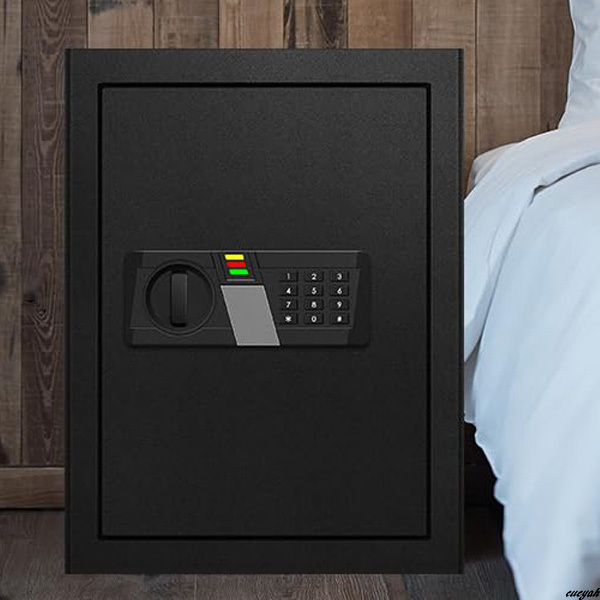 【照明付きで、暗所でも内容物が見やすい。電子金庫 60L】 金庫 ブラック 家庭用 耐火 防犯 テンキー式 大容量 盗難防止 貴重品保管