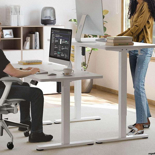 【重い荷物やディスプレイも問題なく支える】 ホワイトフレーム/ホワイト天板 電動昇降スタンディングデスク 勉強机 シンプル 組立簡単