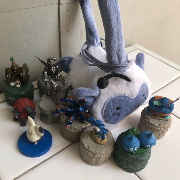 【即決/送料無料】DRAGON QUEST ドラゴンクエスト ヘッドホン&マスコット付ボトルキャップ ドラクエグッズ10個セットまとめ売り 中古