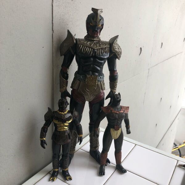 【即決/送料無料】仮面ライダークウガ怪人フィギュア3個セットまとめ売り ゴ・ガドル・バ&ズ・ザイン・ダ 35cmフィギュア&17cm級2個 中古