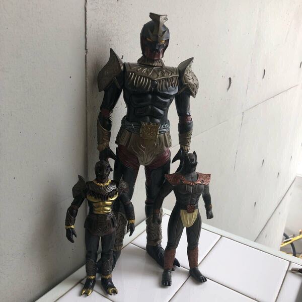 【即決/送料無料】仮面ライダークウガ怪人フィギュア3個セットまとめ売り ゴ・ガドル・バ&ズ・ザイン・ダ 35cmフィギュア&17cm級2個 中古