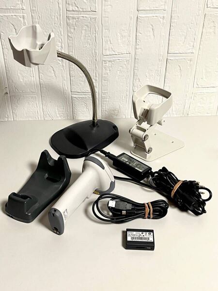 送料無料 DENSO/デンソー 2次元ワイヤレス バーコードリーダ AT27Q-SB +専用AC&充電器 +専用bluetoothアダプター +専用スタンド2種セット